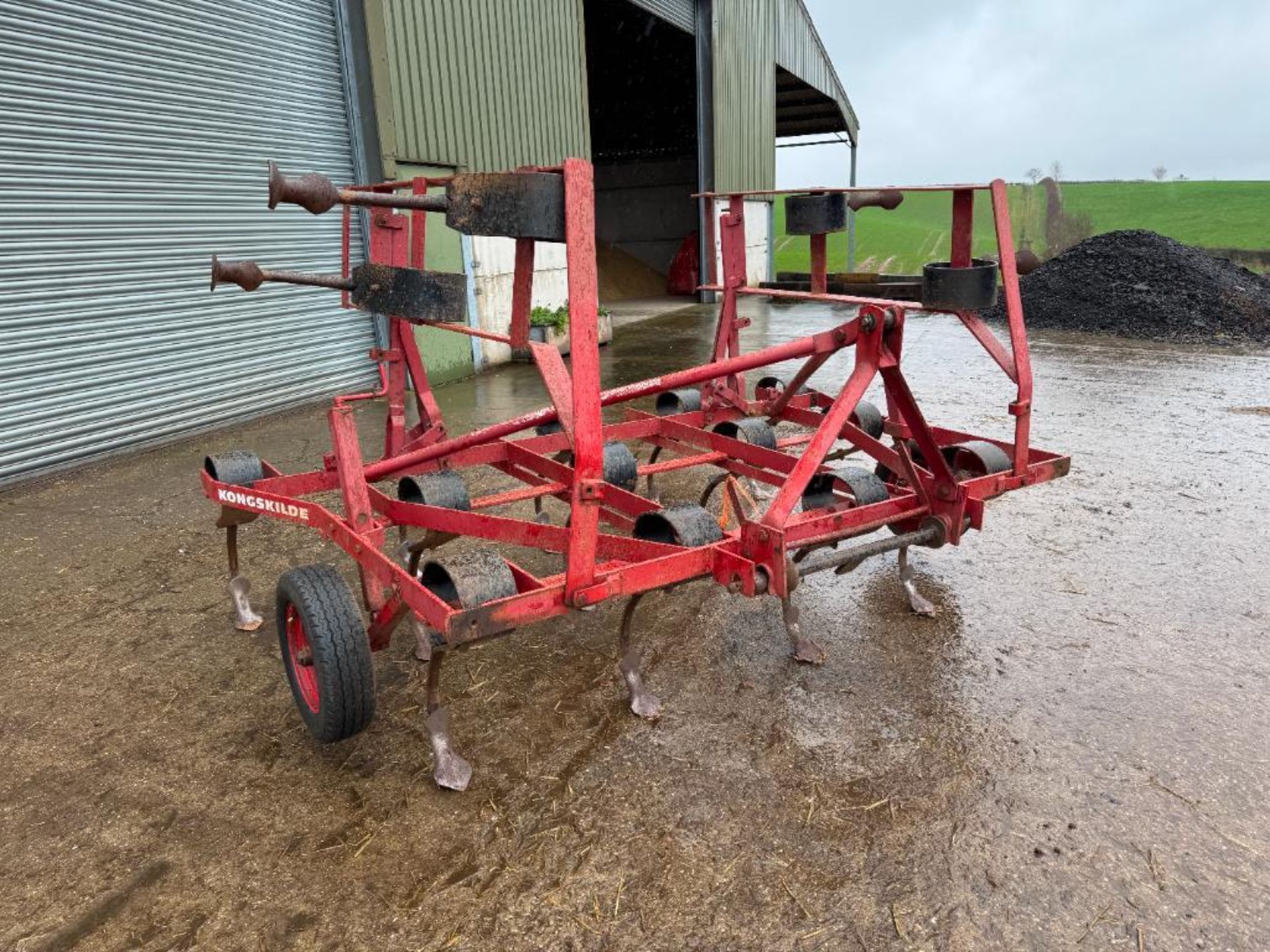 Kongskilde Vibroflex 4m manual folding with depth wheels. - Image 2 of 5