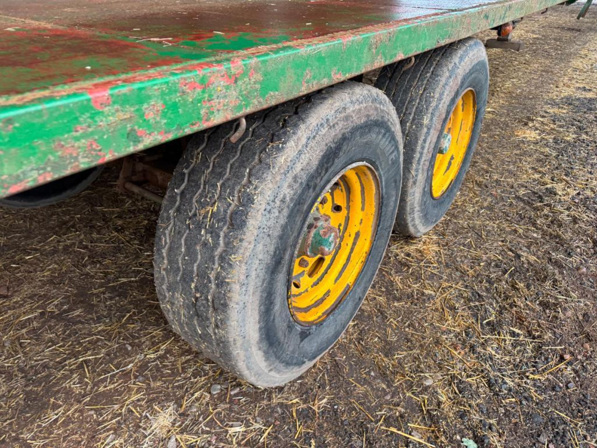 2000 Bailey twin axle 33ft flat bed trailer with hydraulic brakes and strap box on Michelin 385/65R2 - Image 16 of 16