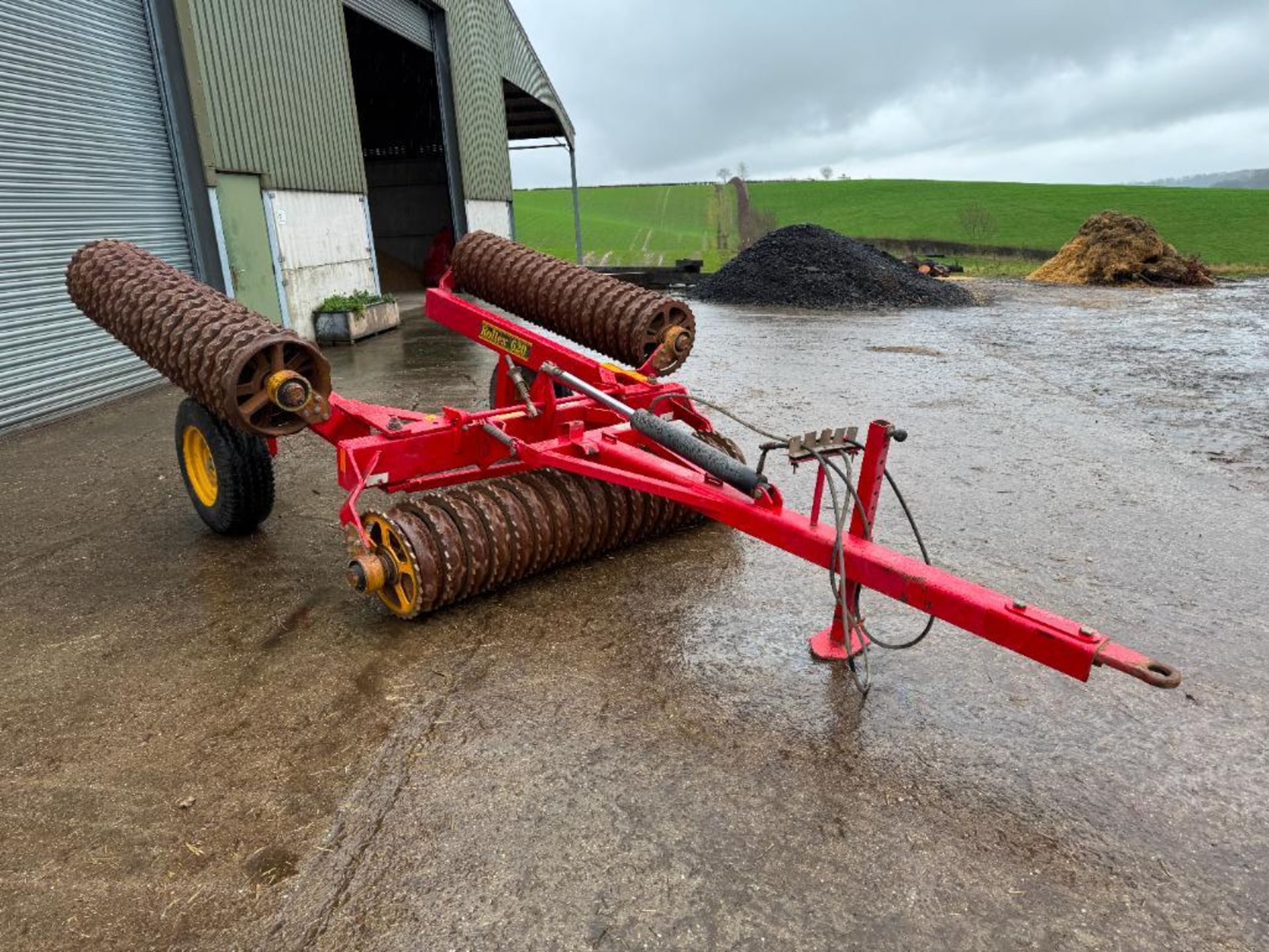2000 Vaderstad Rollex 620 horizontal folding cambridge rolls with 18" breaker rings on Vredestein 10 - Image 7 of 8