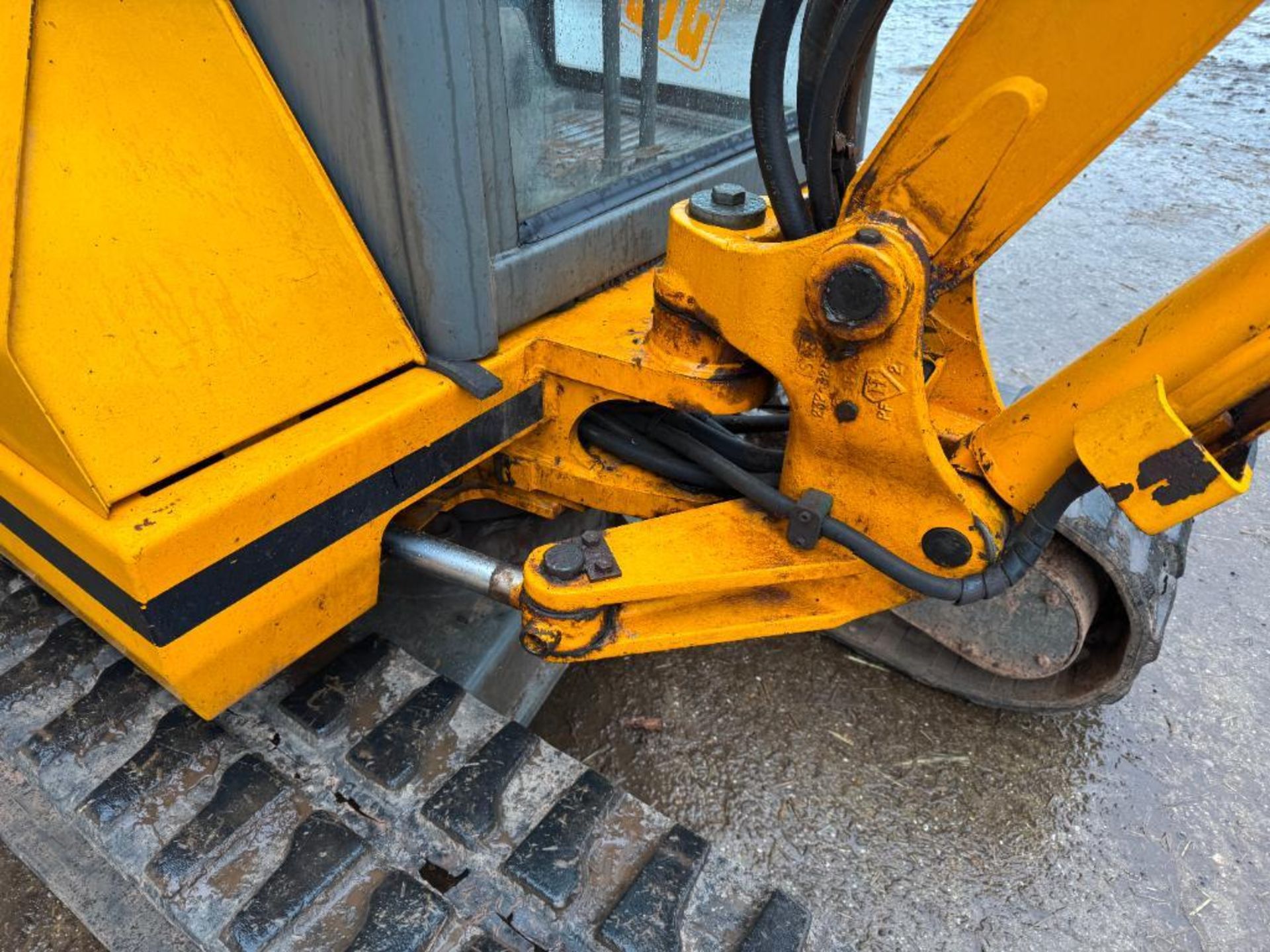 1996 JCB 804 rubber tracked 3.3t excavator with front blade and quick hitch, 14" tracks, 9", 12", 2f - Image 8 of 13