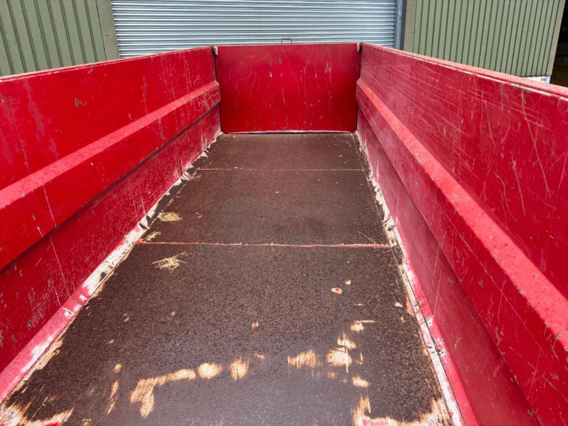 1999 Warwick 15t twin axle grain trailer with sprung drawbar, hydraulic brakes and manual tailgate o - Image 10 of 13