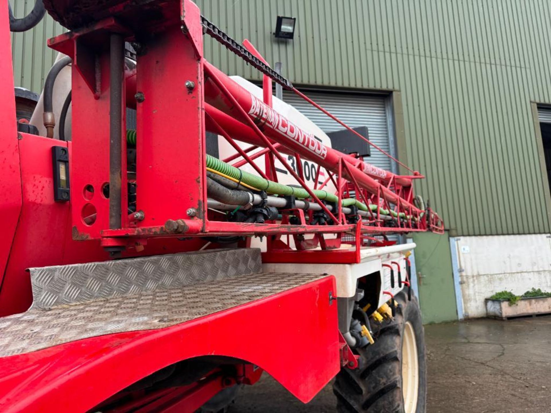 2005 Bateman RB25 24m self propelled sprayer with Bateman Contour booms, triple nozzle bodies, 3,000 - Image 23 of 29