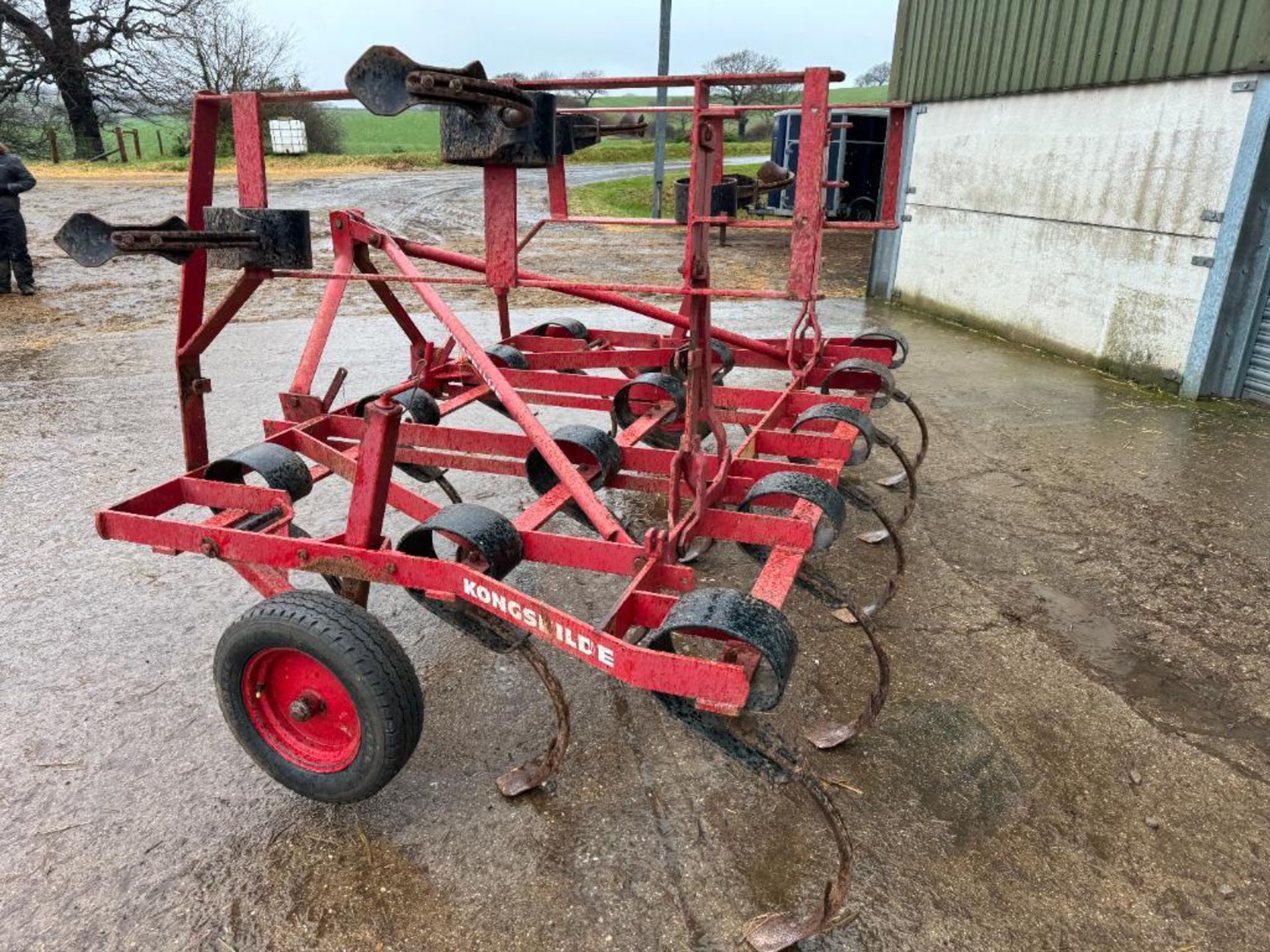 Kongskilde Vibroflex 4m manual folding with depth wheels. - Image 3 of 5