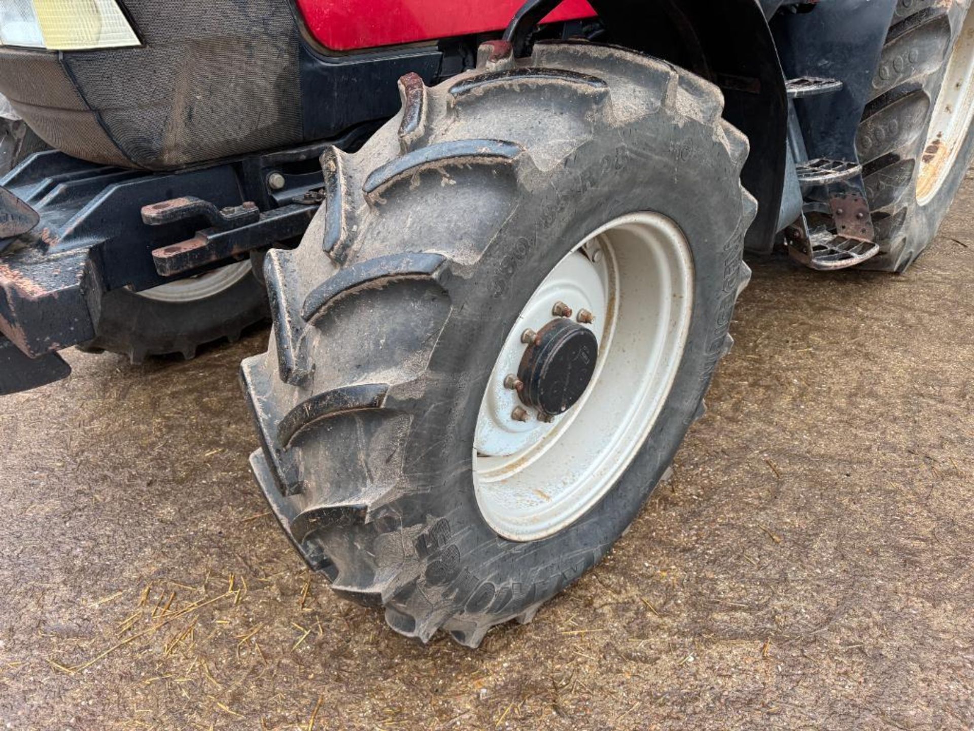 2000 Case MX120 4wd powershift tractor with 16No 45kg wafer weights, 3No manual spools on Vredestein - Image 2 of 14