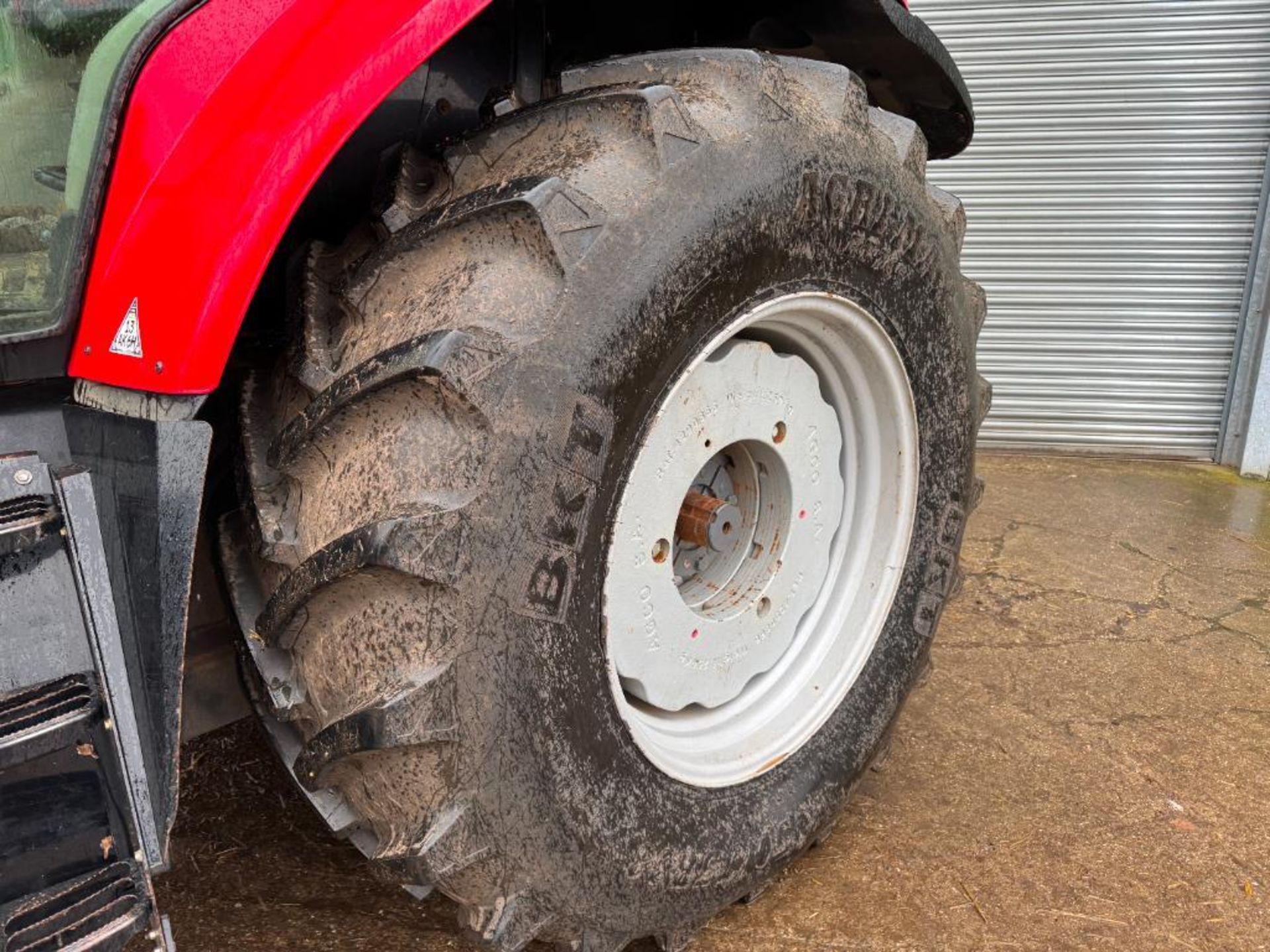 2014 Massey Ferguson 7626 Dyna-6 4wd tractor with front linkage, front and cab suspension, 4No elect - Image 5 of 14