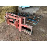 Flat 10 bale grab suited to quadrant bales with Manitou attachments