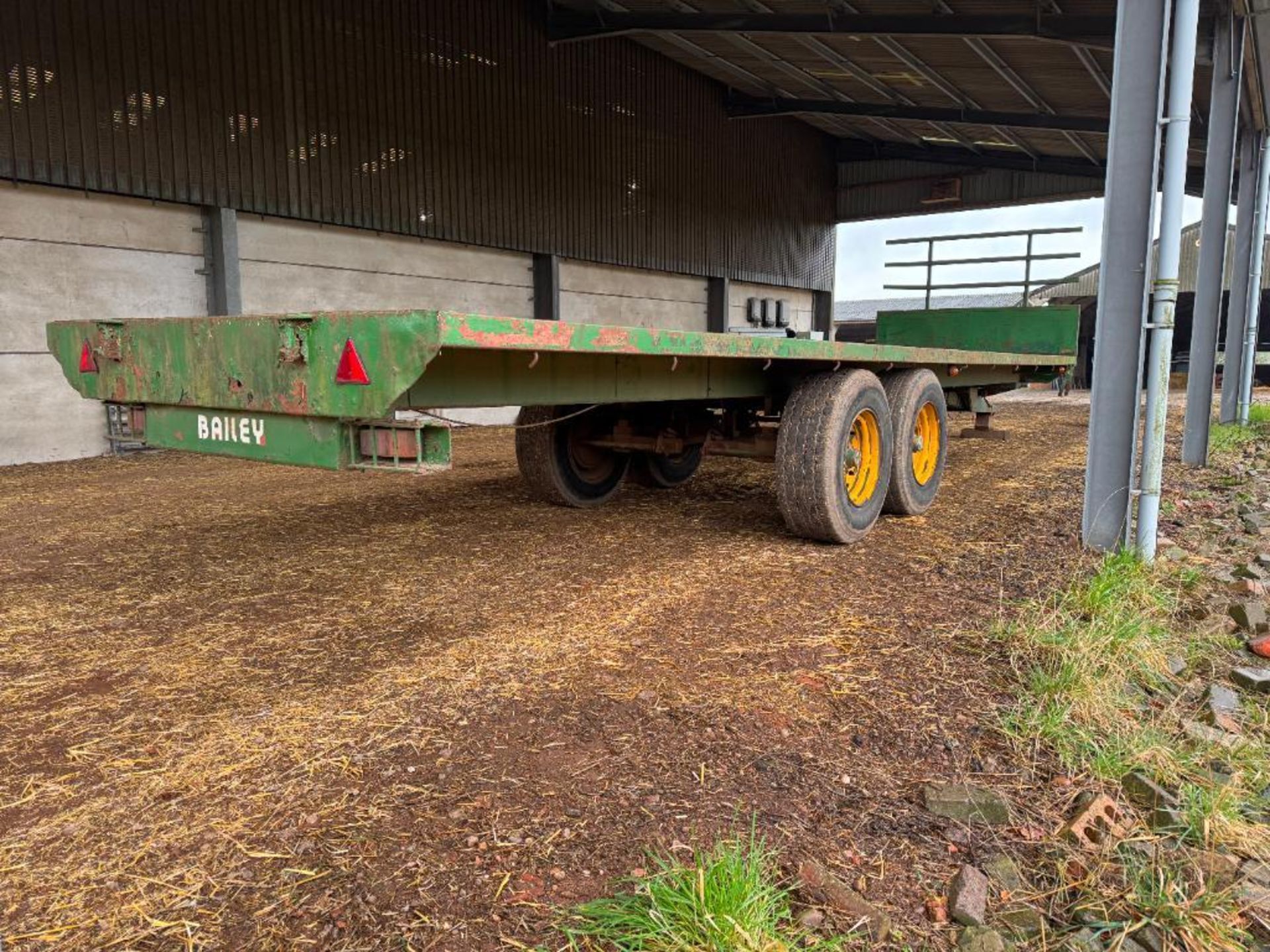 2000 Bailey twin axle 33ft flat bed trailer with hydraulic brakes and strap box on Michelin 385/65R2 - Image 15 of 16