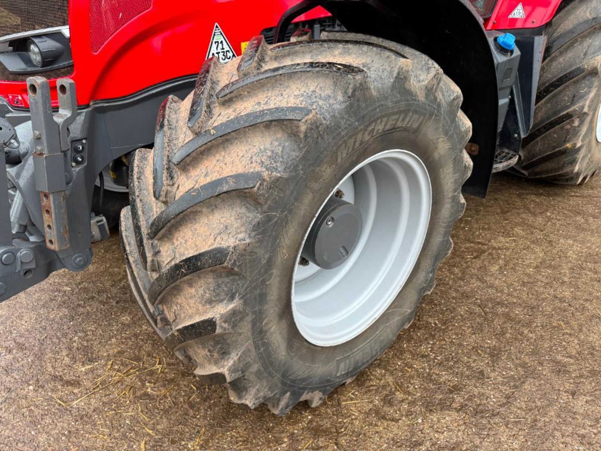 2018 Massey Ferguson 7718 Dyna-6 4wd tractor with front linkage, front and cab suspension, 4No elect - Image 3 of 17