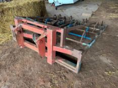 Flat 10 bale grab suited to quadrant bales with Manitou attachments