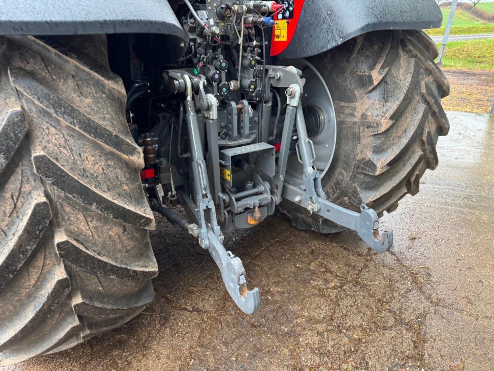 2018 Massey Ferguson 7718 Dyna-6 4wd tractor with front linkage, front and cab suspension, 4No elect - Image 6 of 17