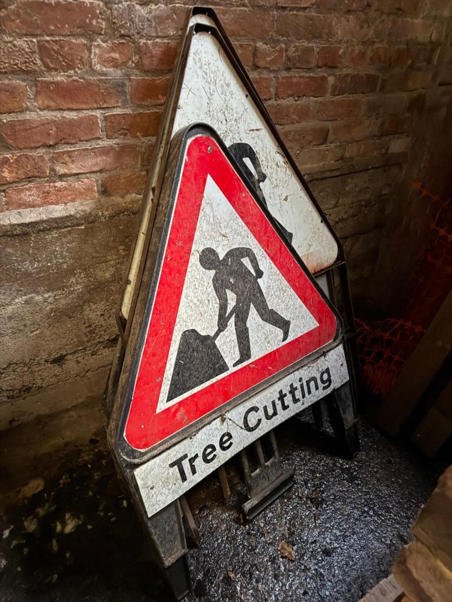 Quantity road signs