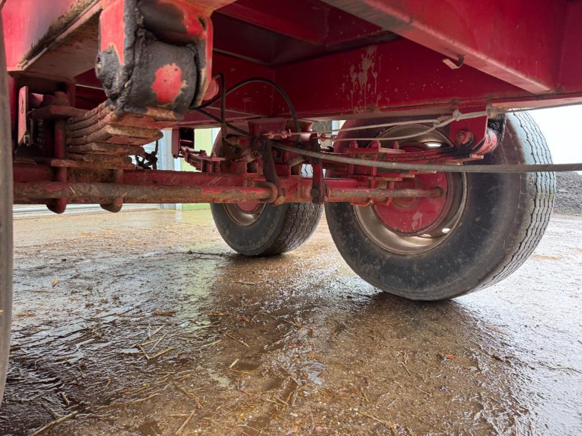 1999 Warwick 15t twin axle grain trailer with sprung drawbar, hydraulic brakes and manual tailgate o - Image 7 of 13