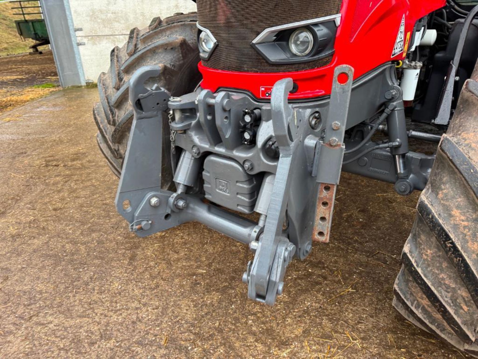 2018 Massey Ferguson 7718 Dyna-6 4wd tractor with front linkage, front and cab suspension, 4No elect - Image 2 of 17