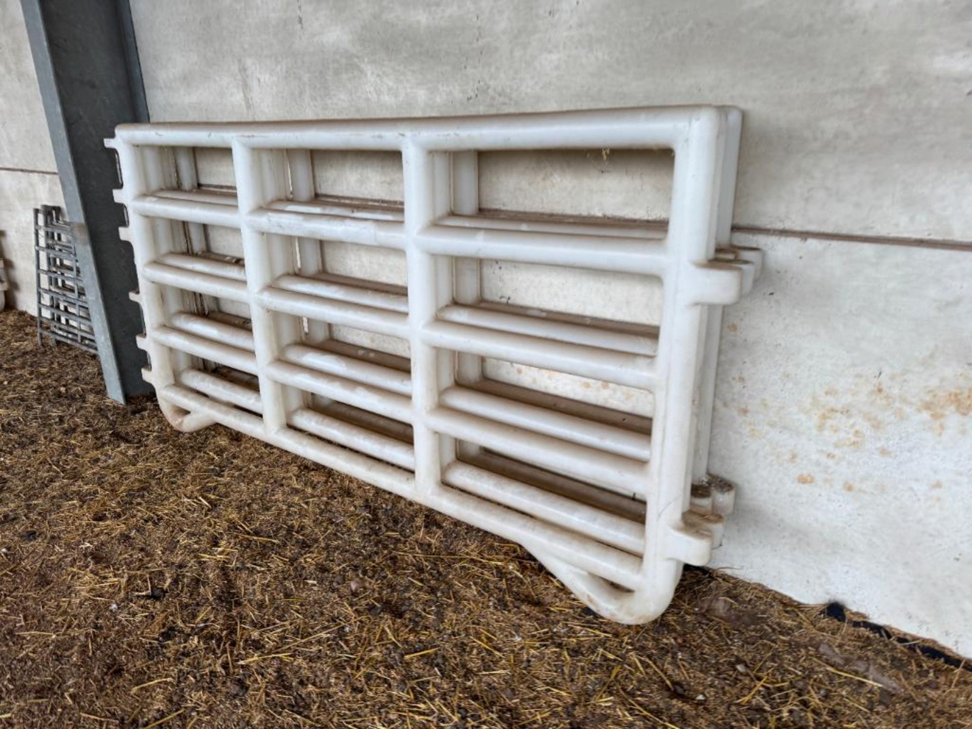 Quantity Enduramaxx plastic cattle handles - Image 2 of 2