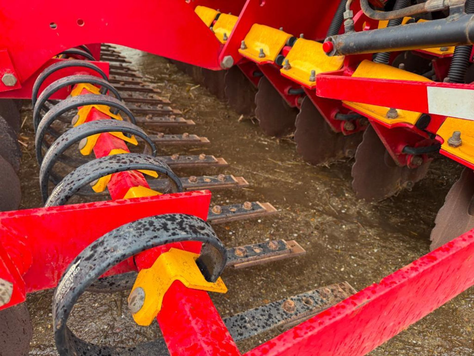 2004 Vaderstad Rapid 300S Super XL 3m disc drill with pre-em and bout markers. Serial No: 7276 - Image 4 of 17
