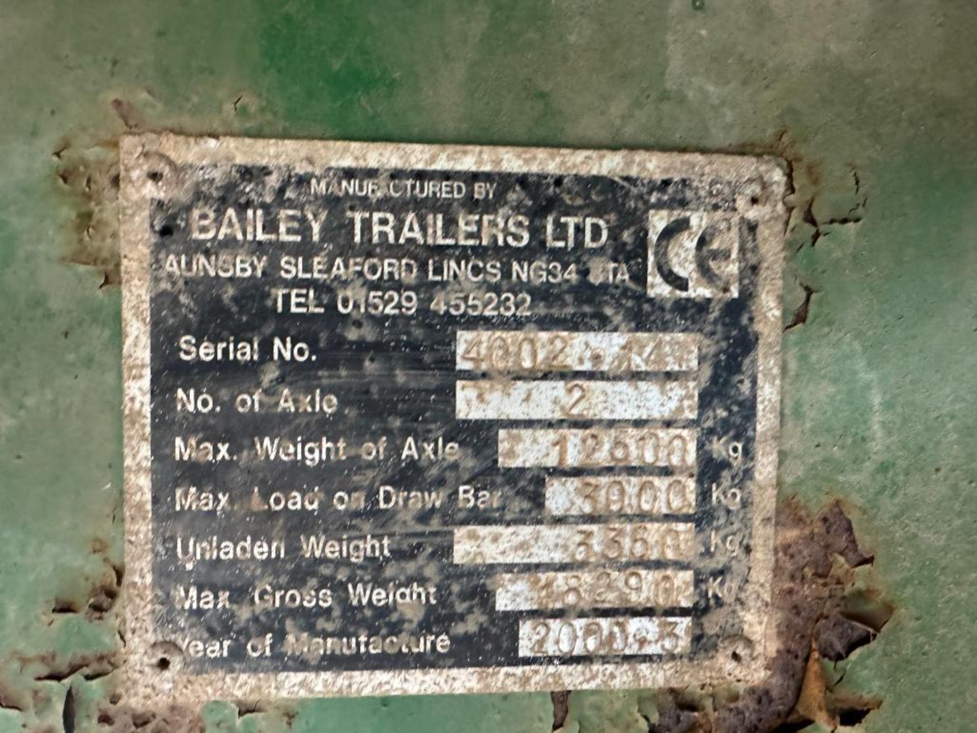 2000 Bailey twin axle 33ft flat bed trailer with hydraulic brakes and strap box on Michelin 385/65R2 - Image 7 of 16