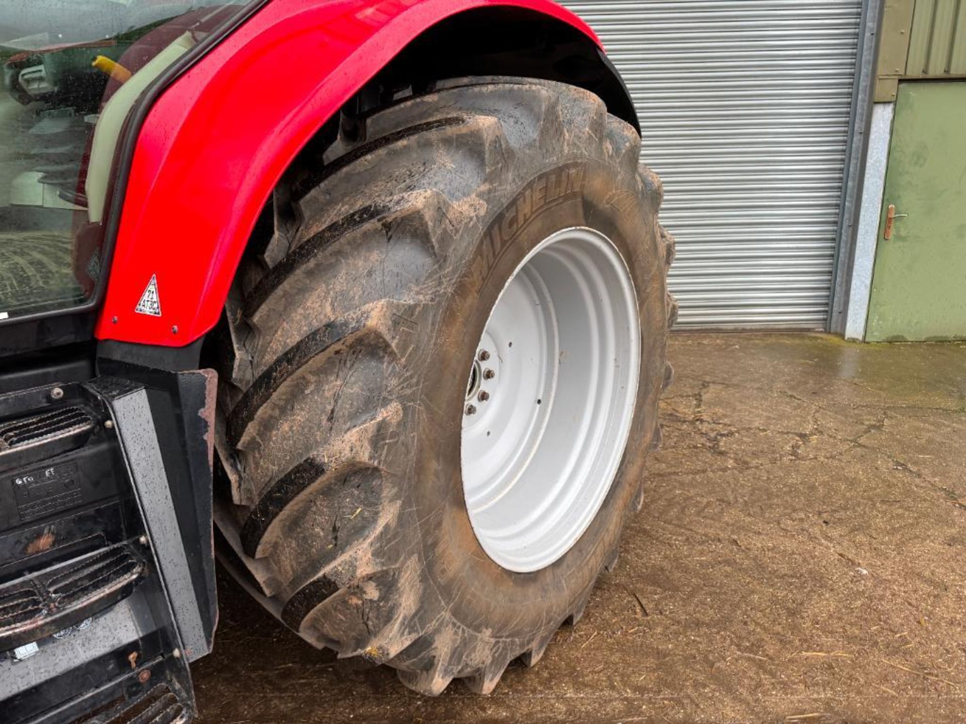 2018 Massey Ferguson 7718 Dyna-6 4wd tractor with front linkage, front and cab suspension, 4No elect - Image 4 of 17