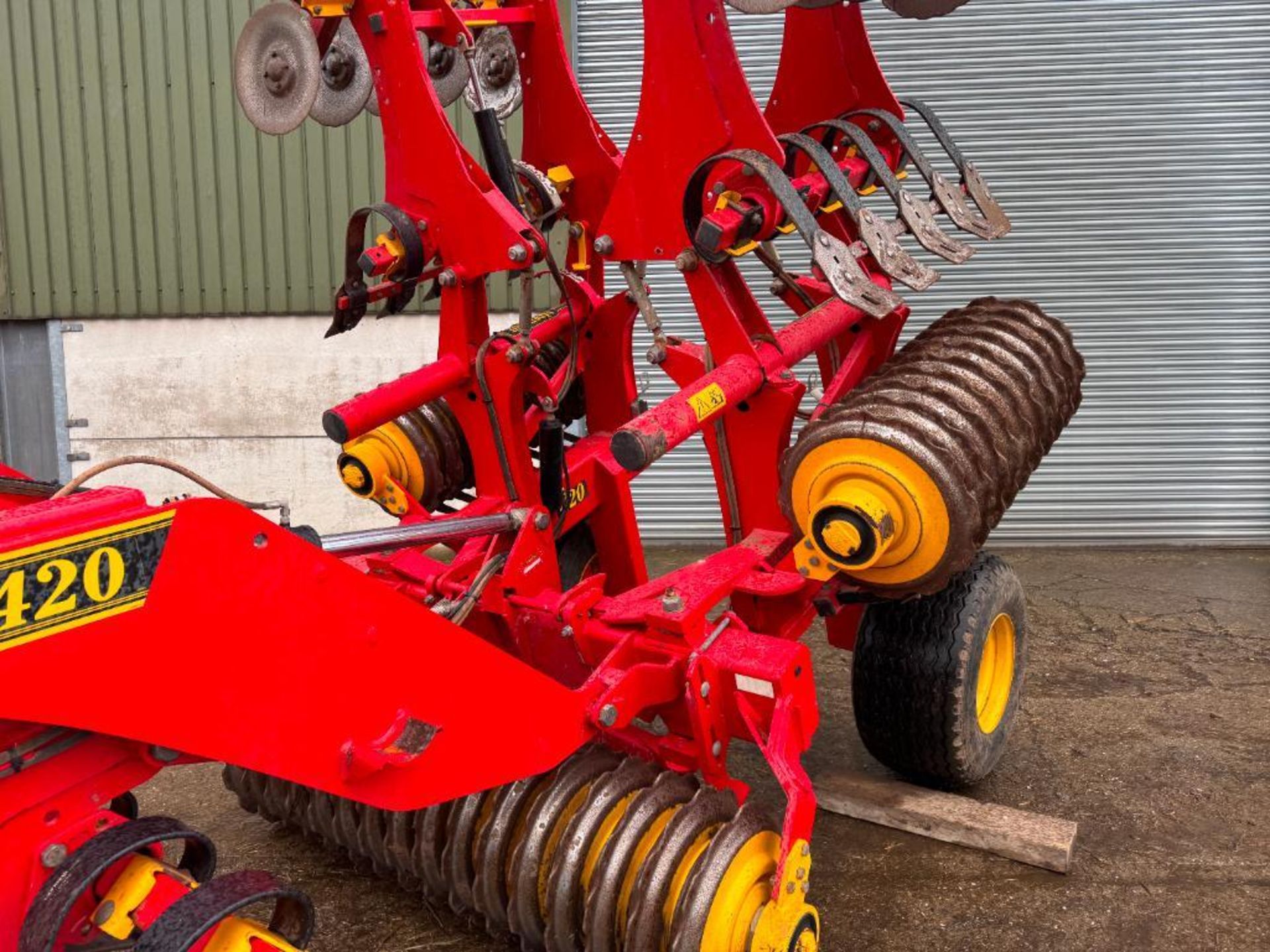 2013 Vaderstad Carrier XL 420 4.2m hydraulic folding cultivator with leading discs to levelling padd - Image 12 of 12