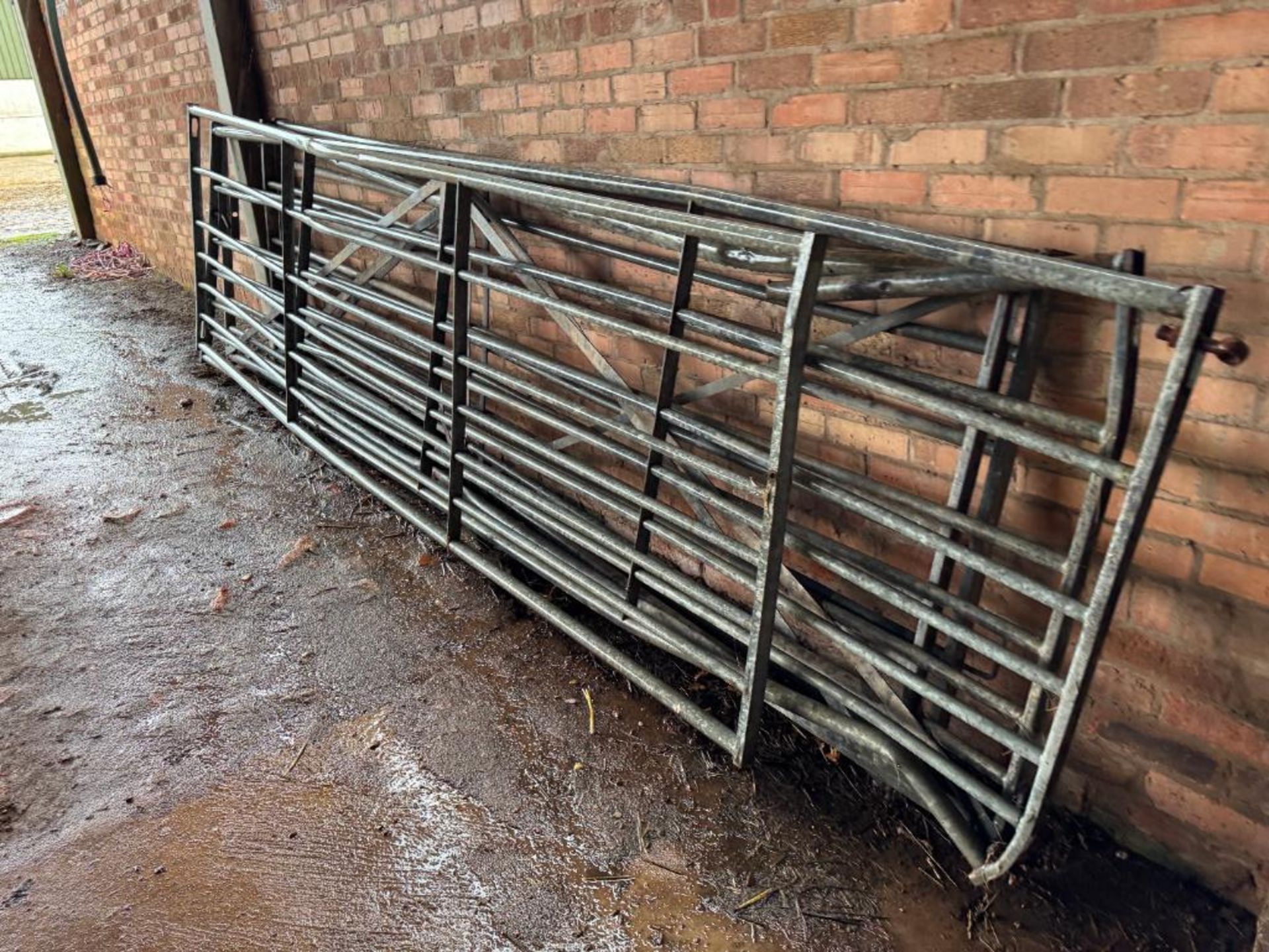 Quantity miscellaneous gates - Image 5 of 5