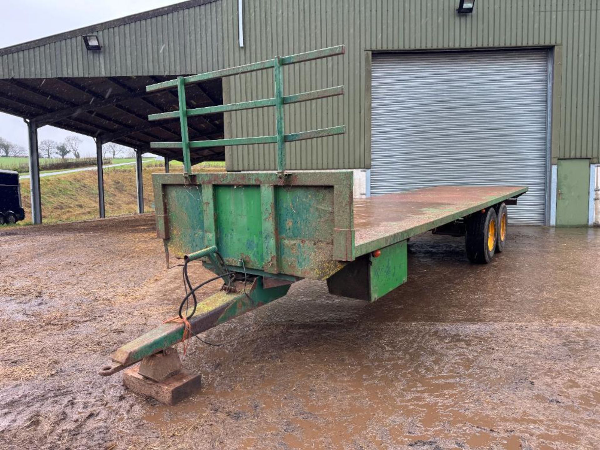 2000 Bailey twin axle 33ft flat bed trailer with hydraulic brakes and strap box on Michelin 385/65R2