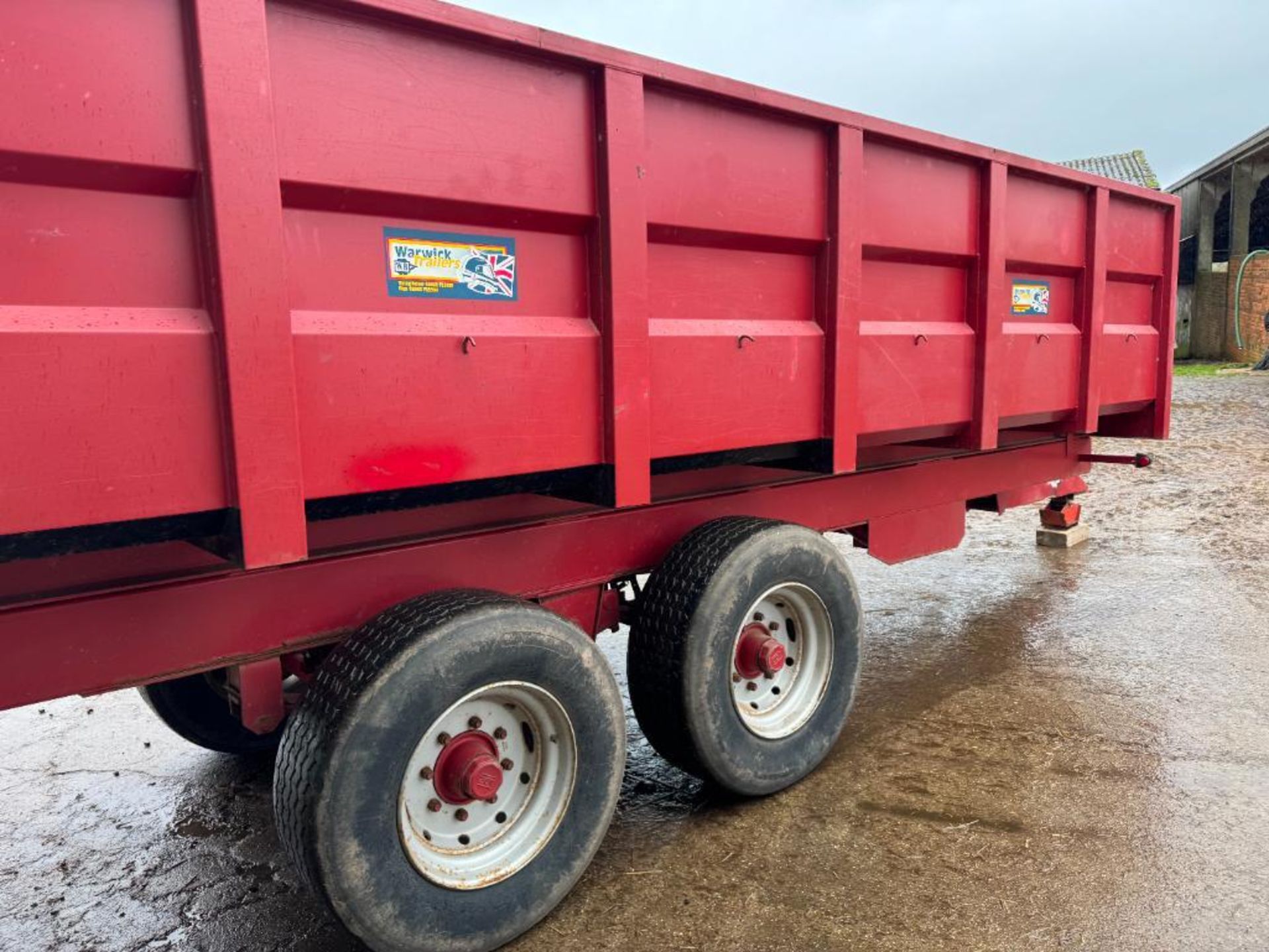 1999 Warwick 15t twin axle grain trailer with sprung drawbar, hydraulic brakes and manual tailgate o - Image 5 of 13