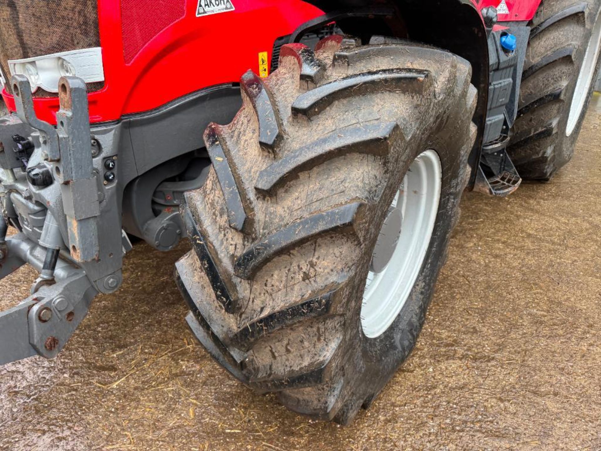 2014 Massey Ferguson 7626 Dyna-6 4wd tractor with front linkage, front and cab suspension, 4No elect - Image 4 of 14