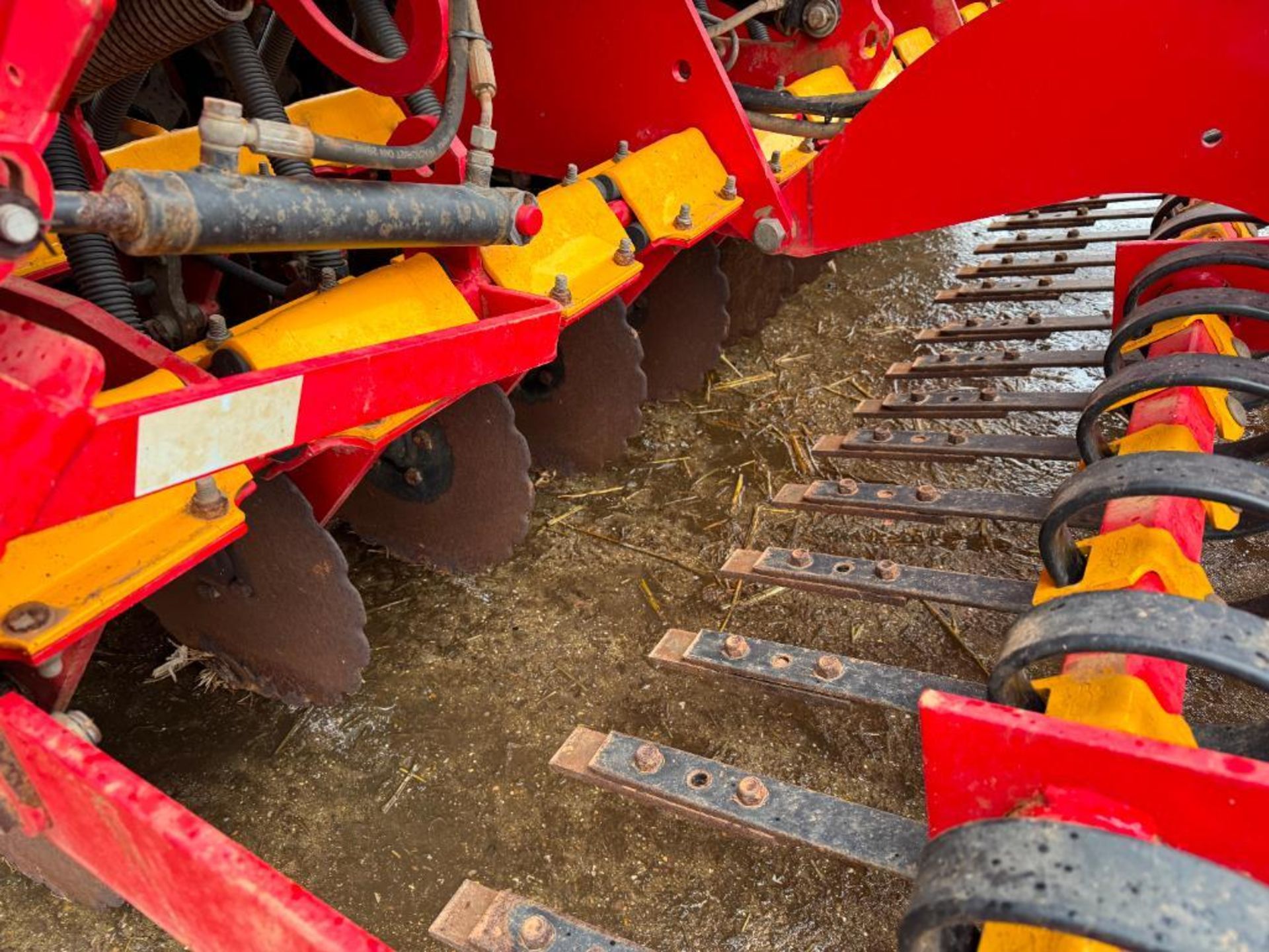 2004 Vaderstad Rapid 300S Super XL 3m disc drill with pre-em and bout markers. Serial No: 7276 - Image 14 of 17
