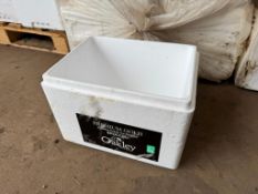 380No Polystyrene ice boxes internals 36cm (long) x 25cm (high) x 26cm (wide) with some lids