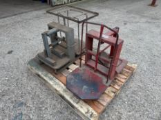 2No sets of balance scales