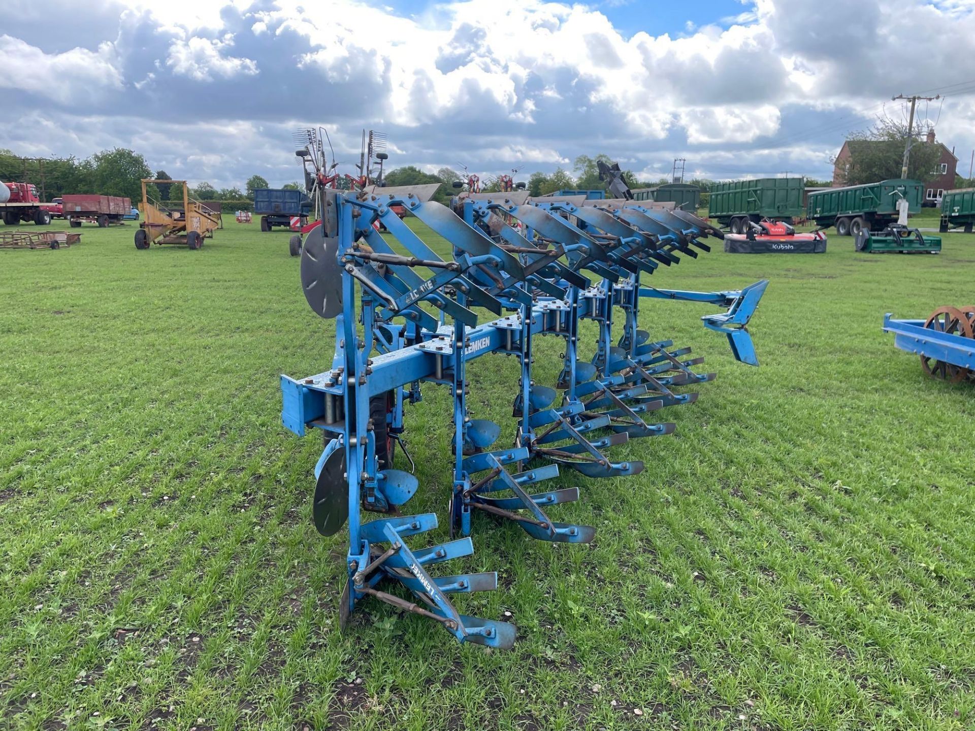 2020 Lemken Juwel 8 6 furrow reversible plough, on-land, slatted mouldboards with skimmers, and pres - Image 27 of 42