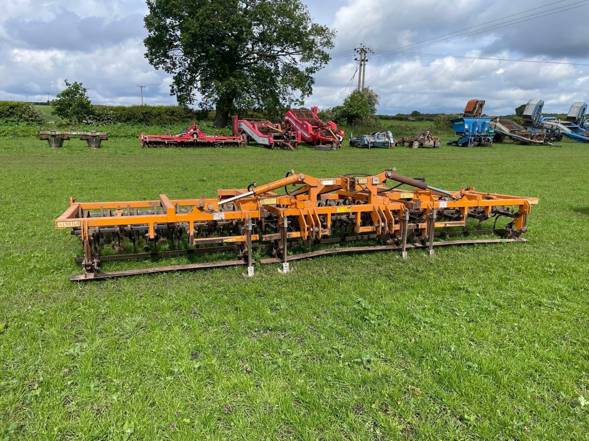 Simba Allfarm 6m spring tine cultivator, wheel track eradicators, front levelling boards, spiral rol - Image 4 of 21