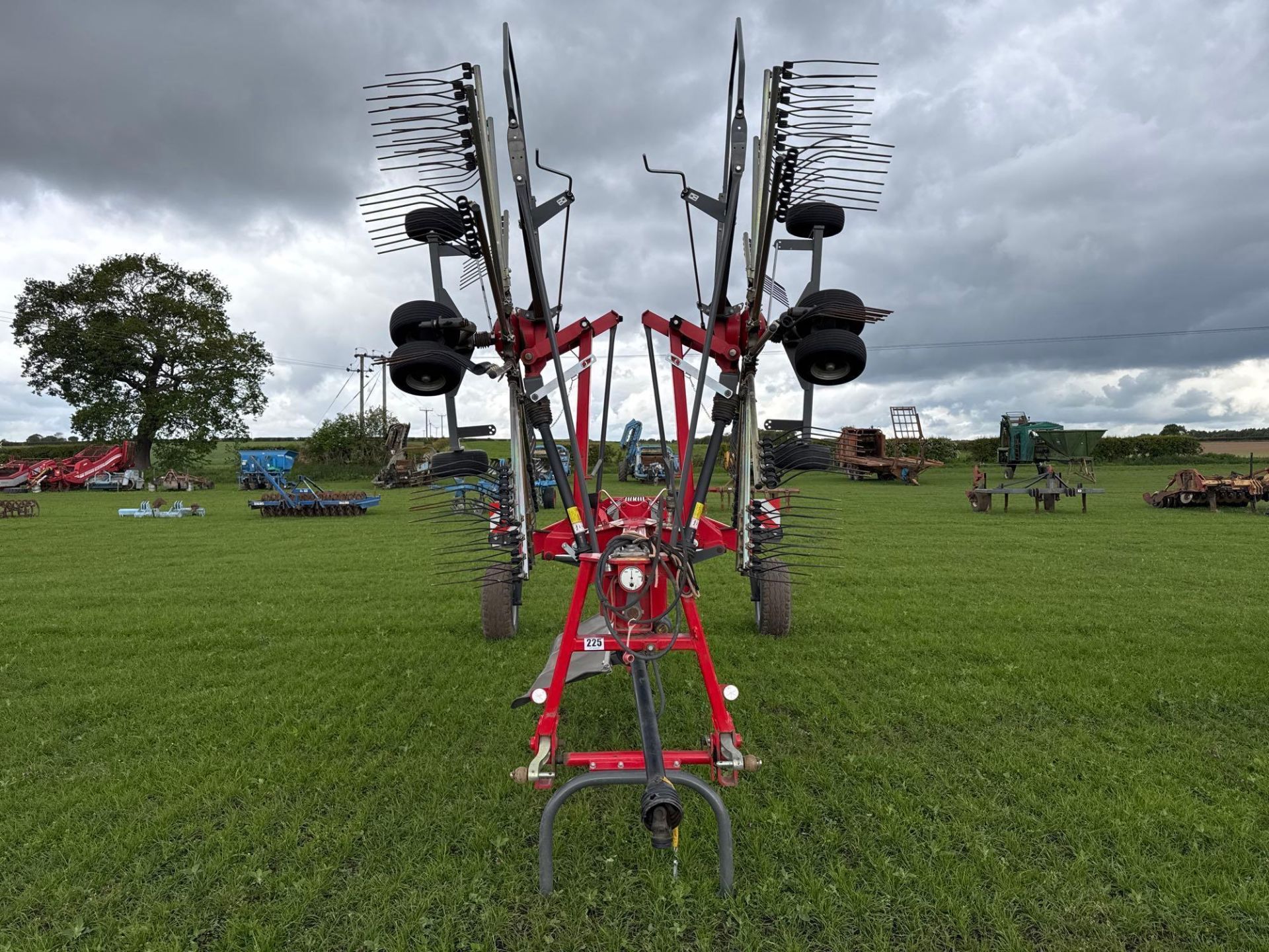 2020 Massey Ferguson RK802 TRC twin rotor rake, trailed. Serial No: WAMTYGRBJLG025040 - Image 23 of 24
