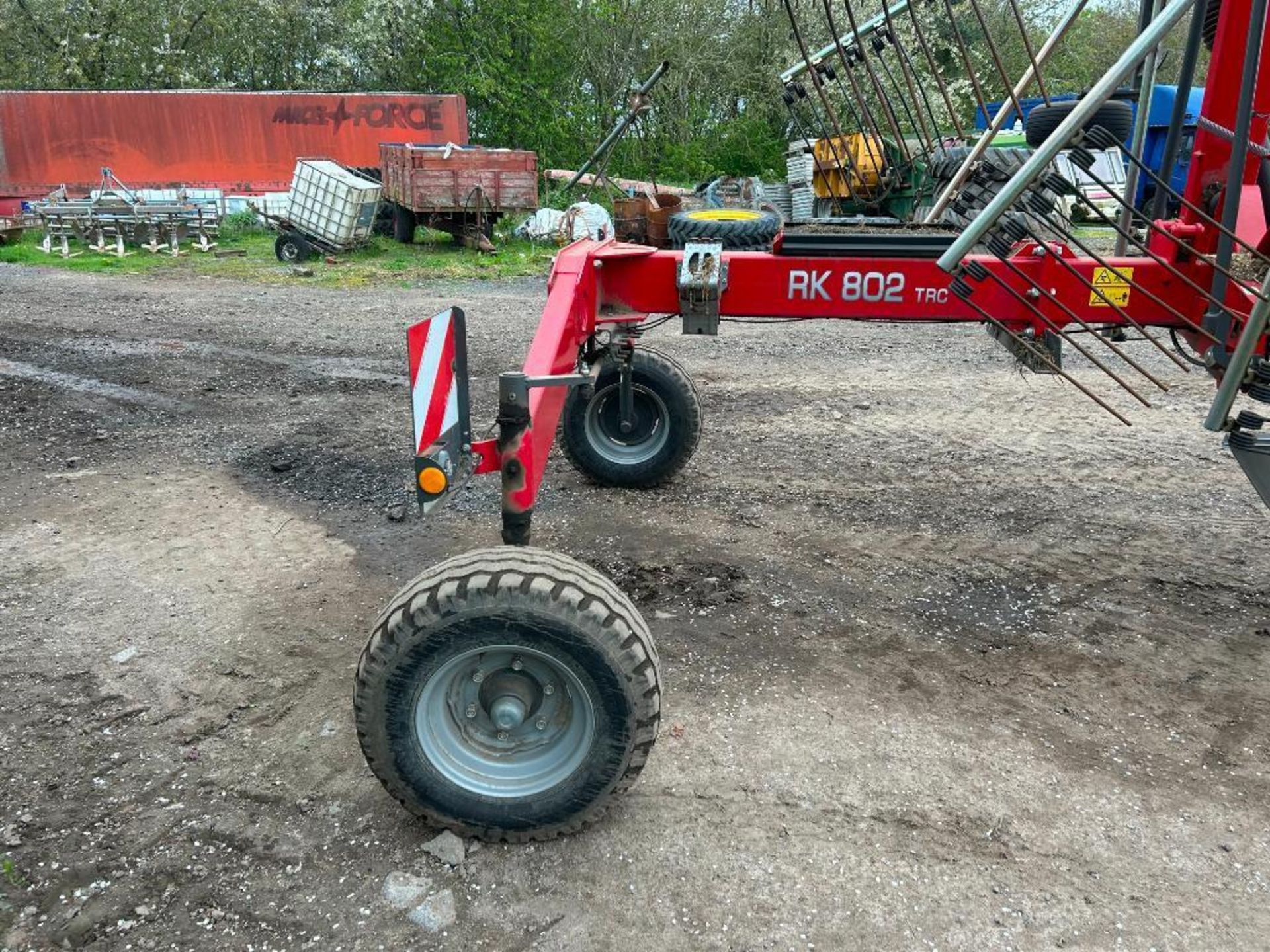 2020 Massey Ferguson RK802 TRC twin rotor rake, trailed. Serial No: WAMTYGRBJLG025040 - Image 11 of 24
