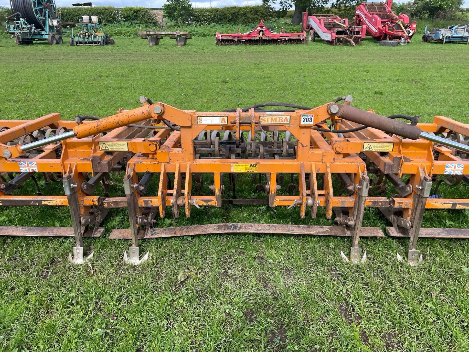 Simba Allfarm 6m spring tine cultivator, wheel track eradicators, front levelling boards, spiral rol - Image 19 of 21