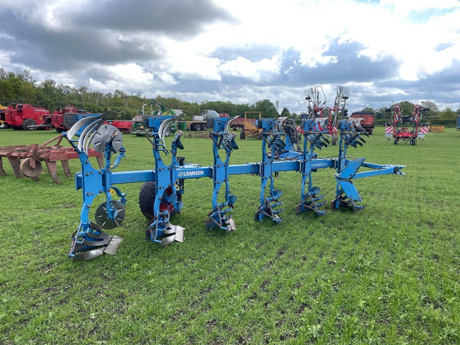2020 Lemken Juwel 8 6 furrow reversible plough, on-land, slatted mouldboards with skimmers, and pres - Image 25 of 42