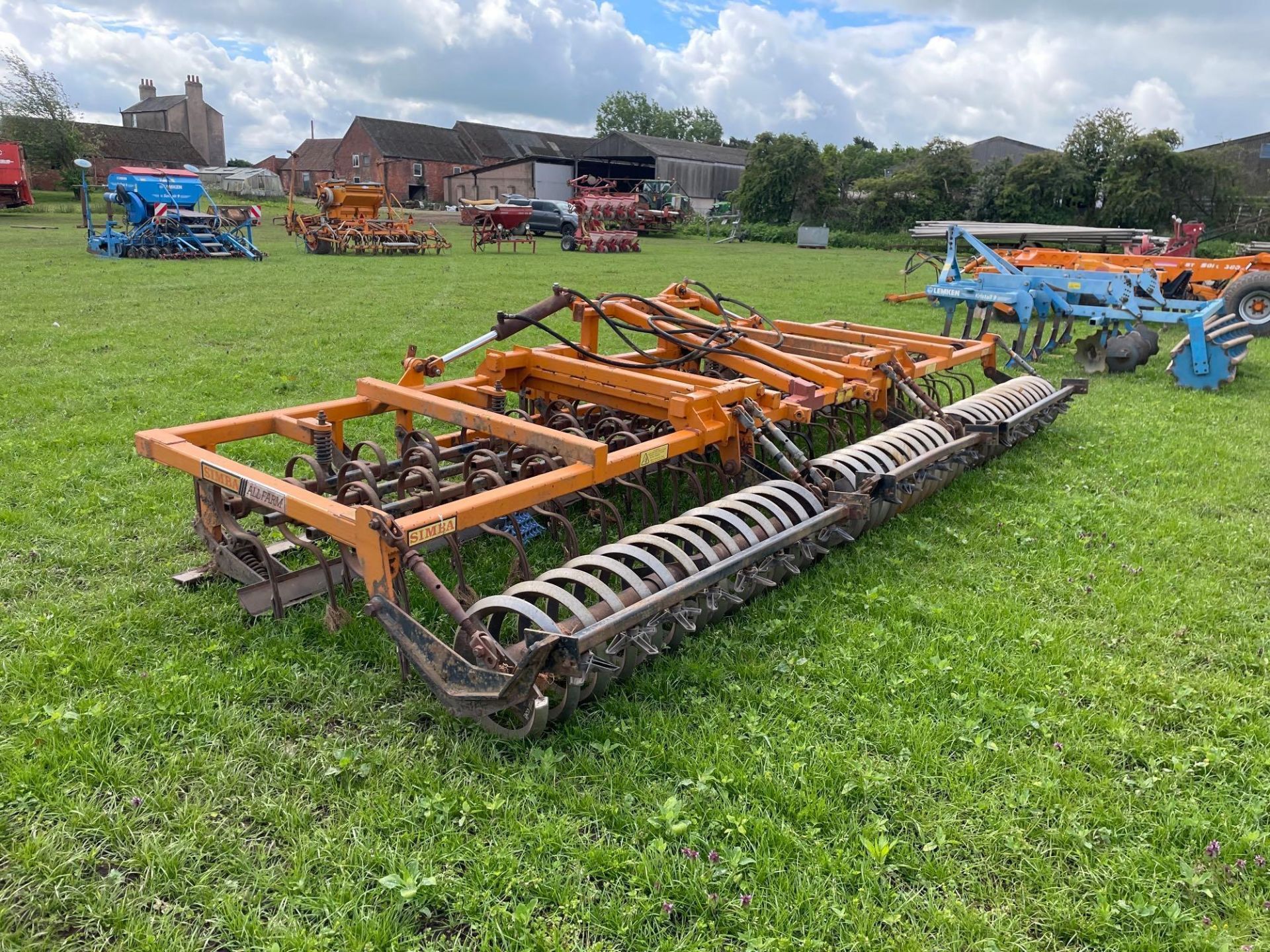 Simba Allfarm 6m spring tine cultivator, wheel track eradicators, front levelling boards, spiral rol - Image 13 of 21