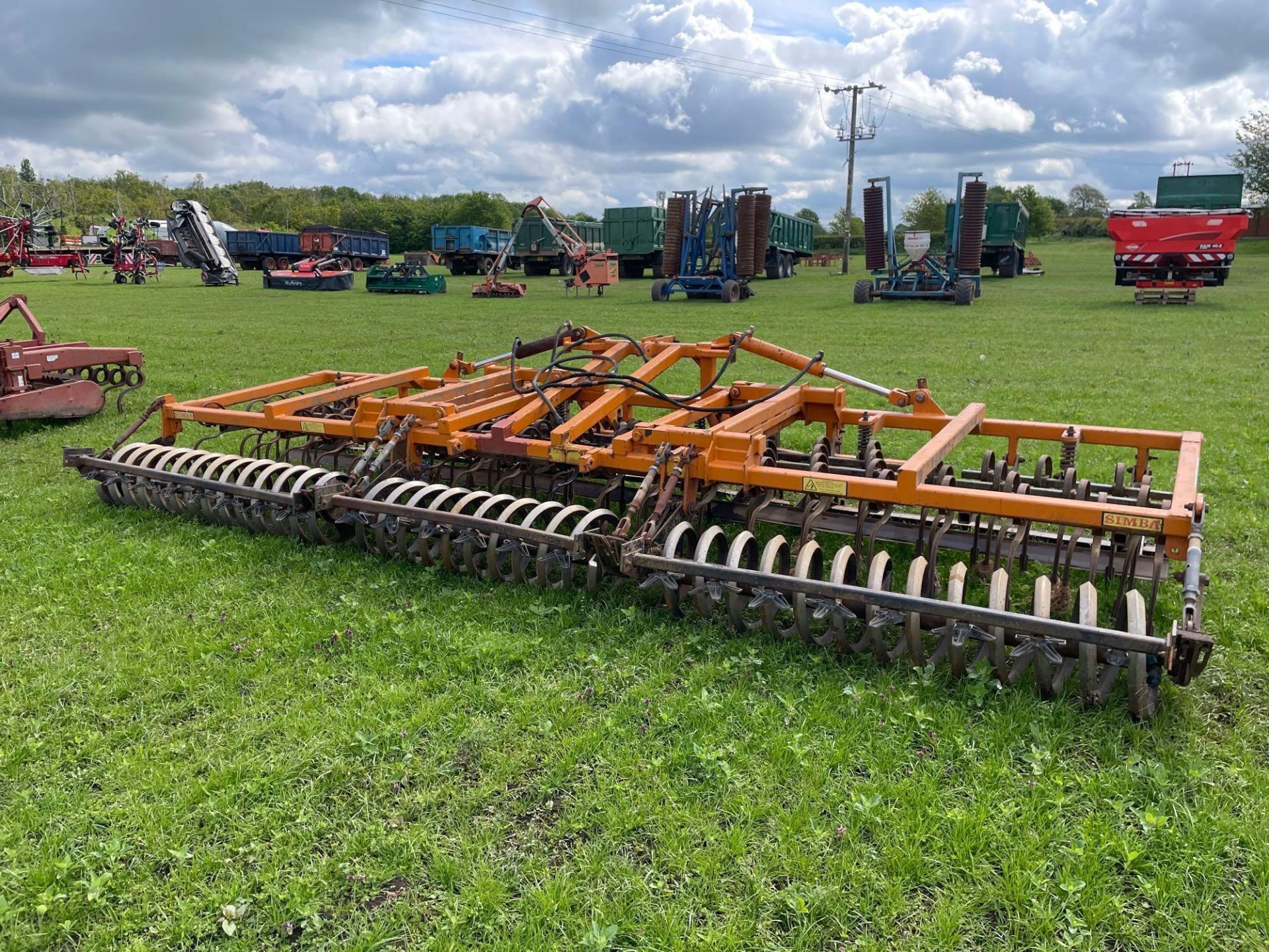Simba Allfarm 6m spring tine cultivator, wheel track eradicators, front levelling boards, spiral rol - Image 10 of 21