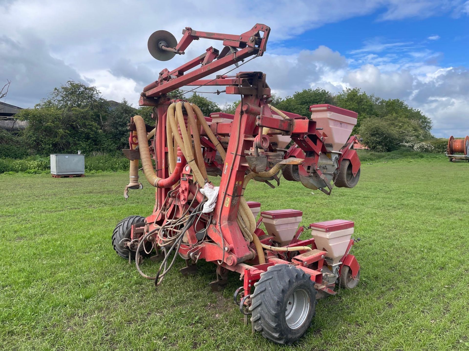 Accord Optima 8 row maize drill with bout markers and wheel track eradicators, hydraulic folding. Se - Image 12 of 14