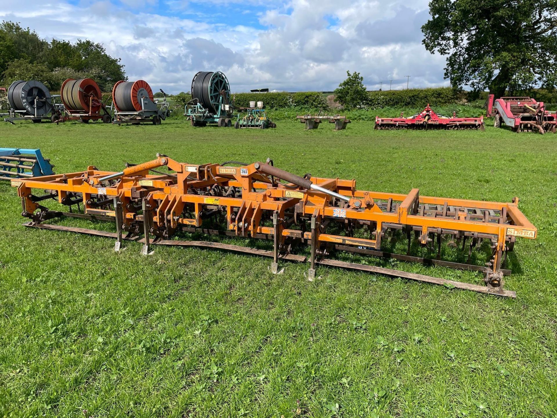 Simba Allfarm 6m spring tine cultivator, wheel track eradicators, front levelling boards, spiral rol - Image 2 of 21