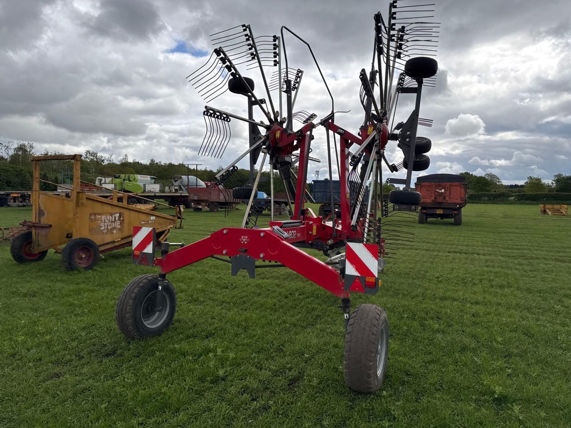 2020 Massey Ferguson RK802 TRC twin rotor rake, trailed. Serial No: WAMTYGRBJLG025040 - Image 16 of 24