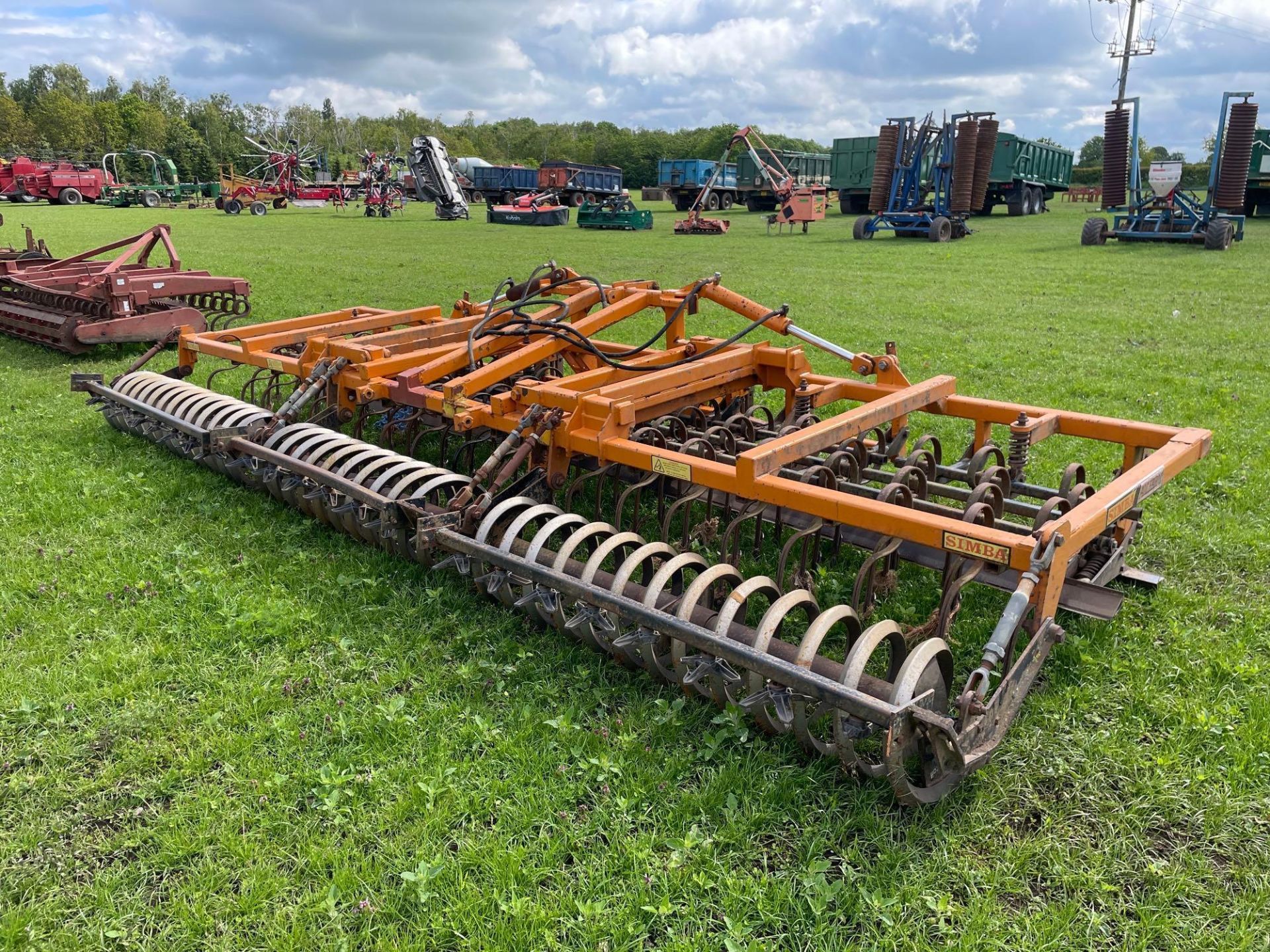 Simba Allfarm 6m spring tine cultivator, wheel track eradicators, front levelling boards, spiral rol - Image 9 of 21