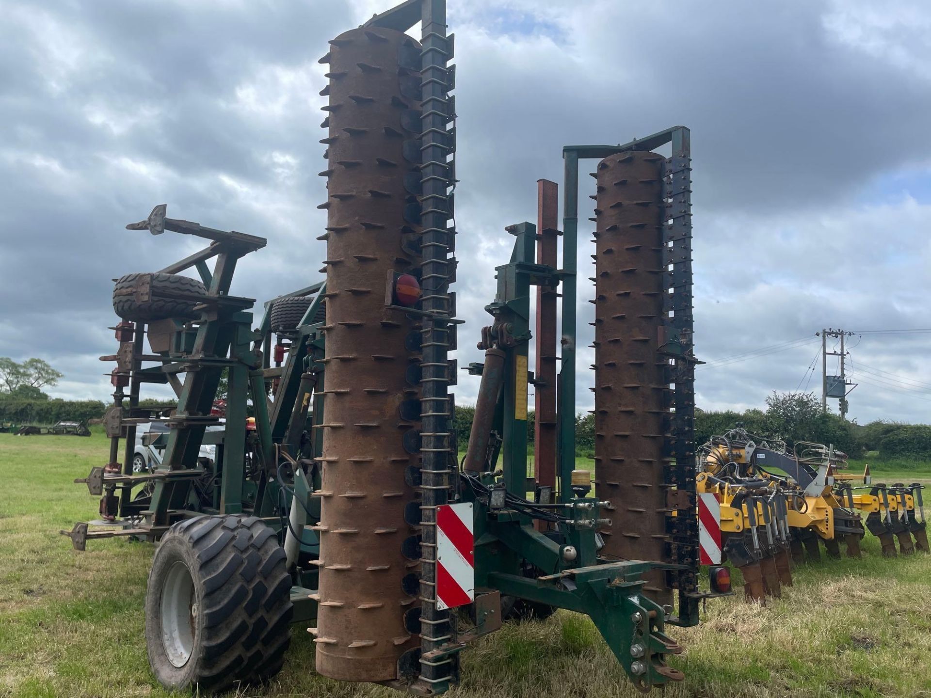 Cousins 6m 12 leg subsoiler, hydraulic folding - Image 5 of 6