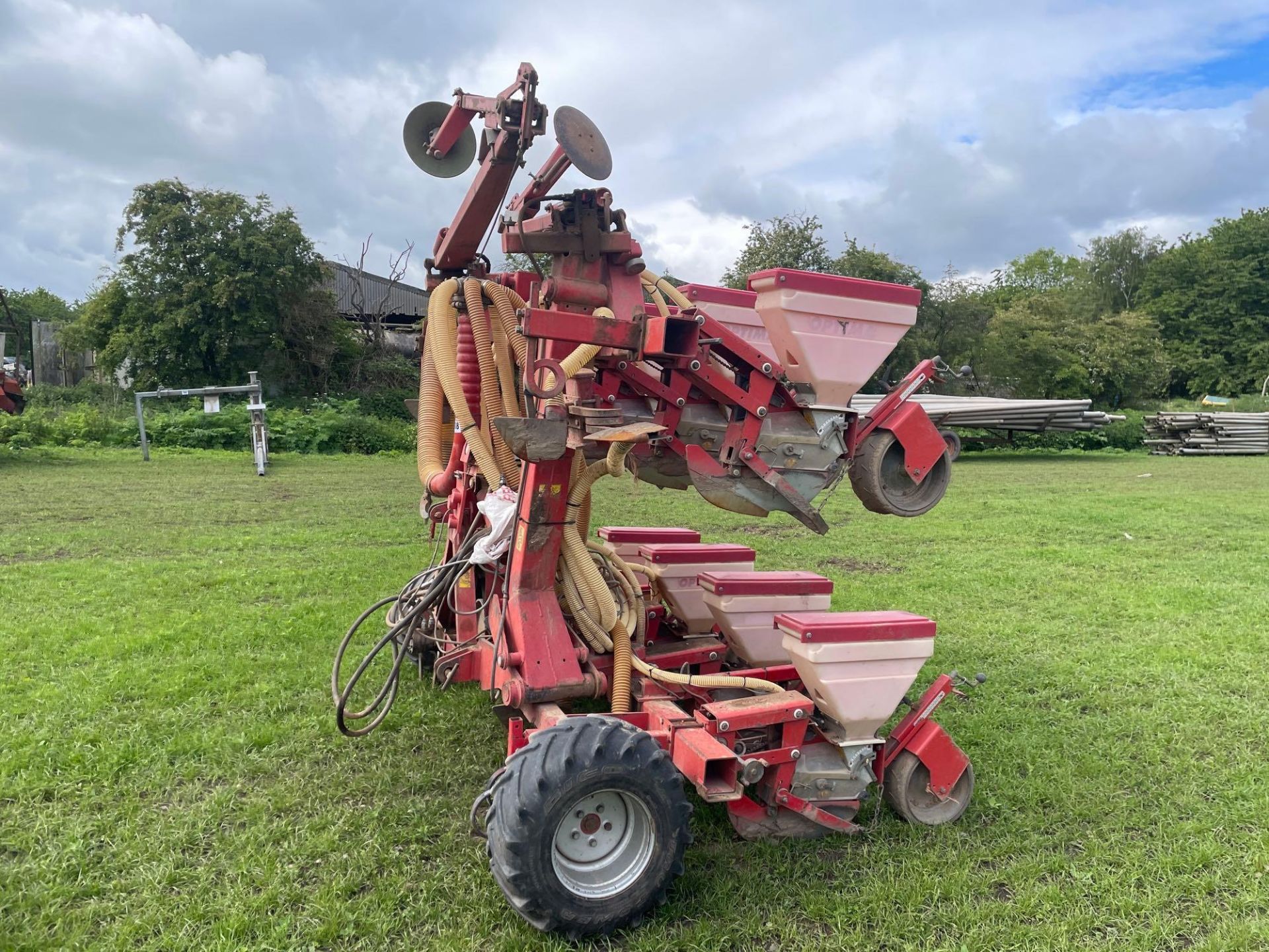 Accord Optima 8 row maize drill with bout markers and wheel track eradicators, hydraulic folding. Se - Image 11 of 14