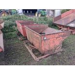 2No Tong manual tipping skips, tine mounted