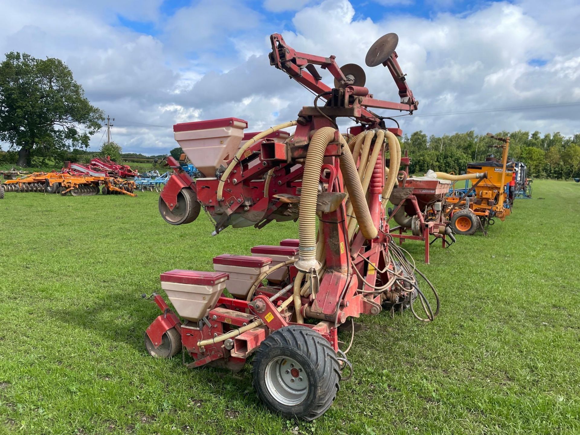 Accord Optima 8 row maize drill with bout markers and wheel track eradicators, hydraulic folding. Se - Image 2 of 14