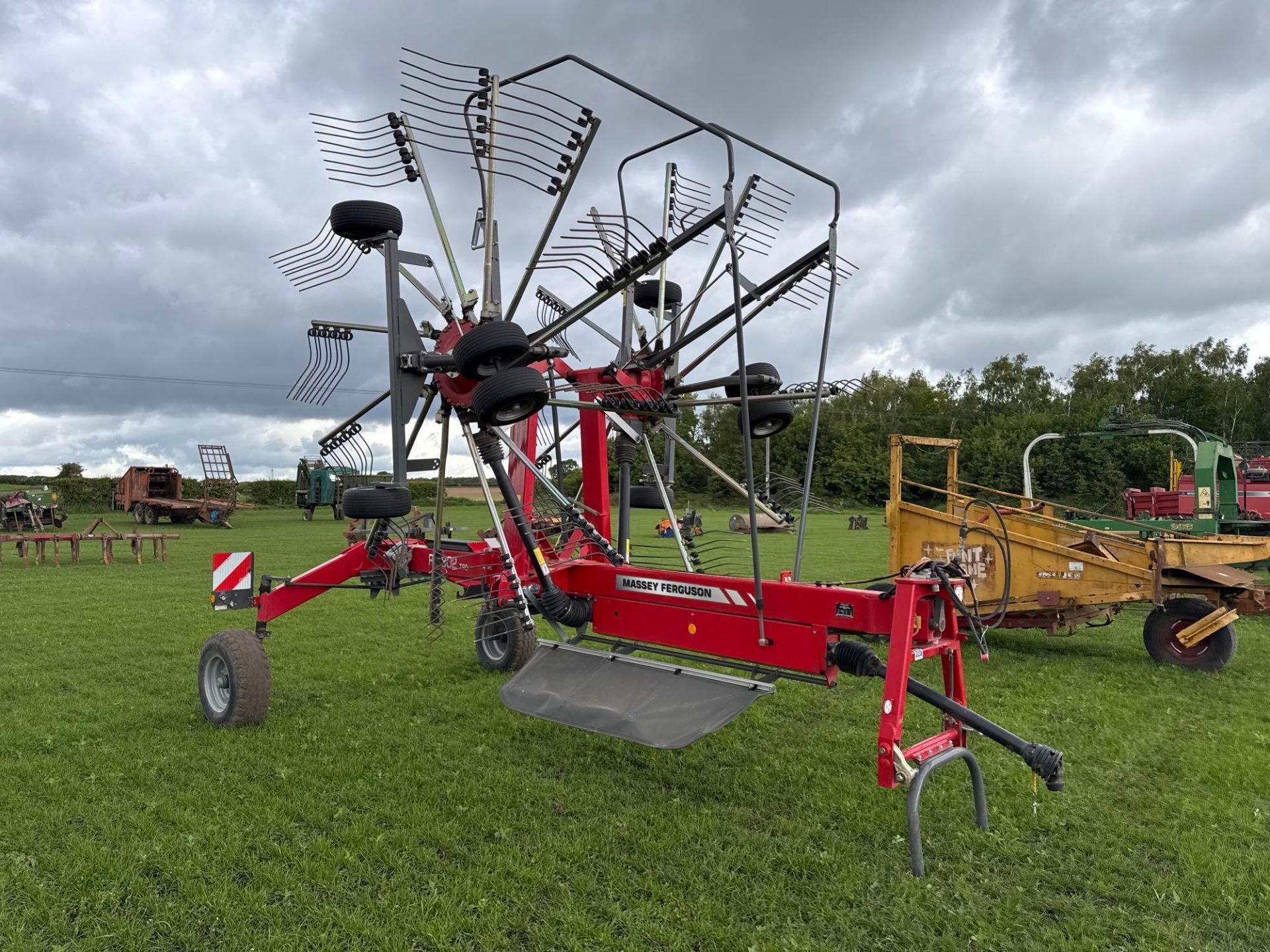 2020 Massey Ferguson RK802 TRC twin rotor rake, trailed. Serial No: WAMTYGRBJLG025040 - Image 13 of 24