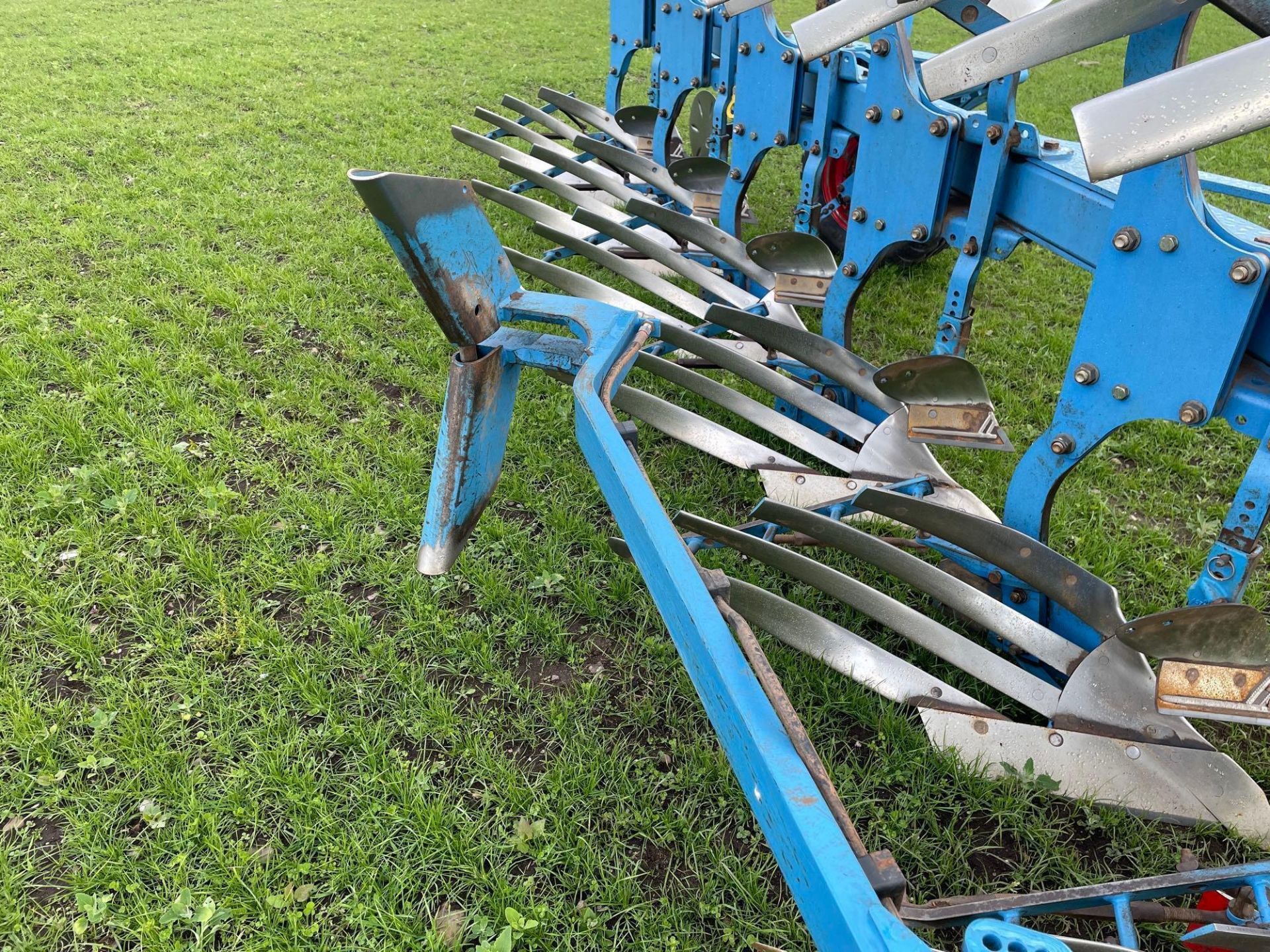 2020 Lemken Juwel 8 6 furrow reversible plough, on-land, slatted mouldboards with skimmers, and pres - Image 39 of 42