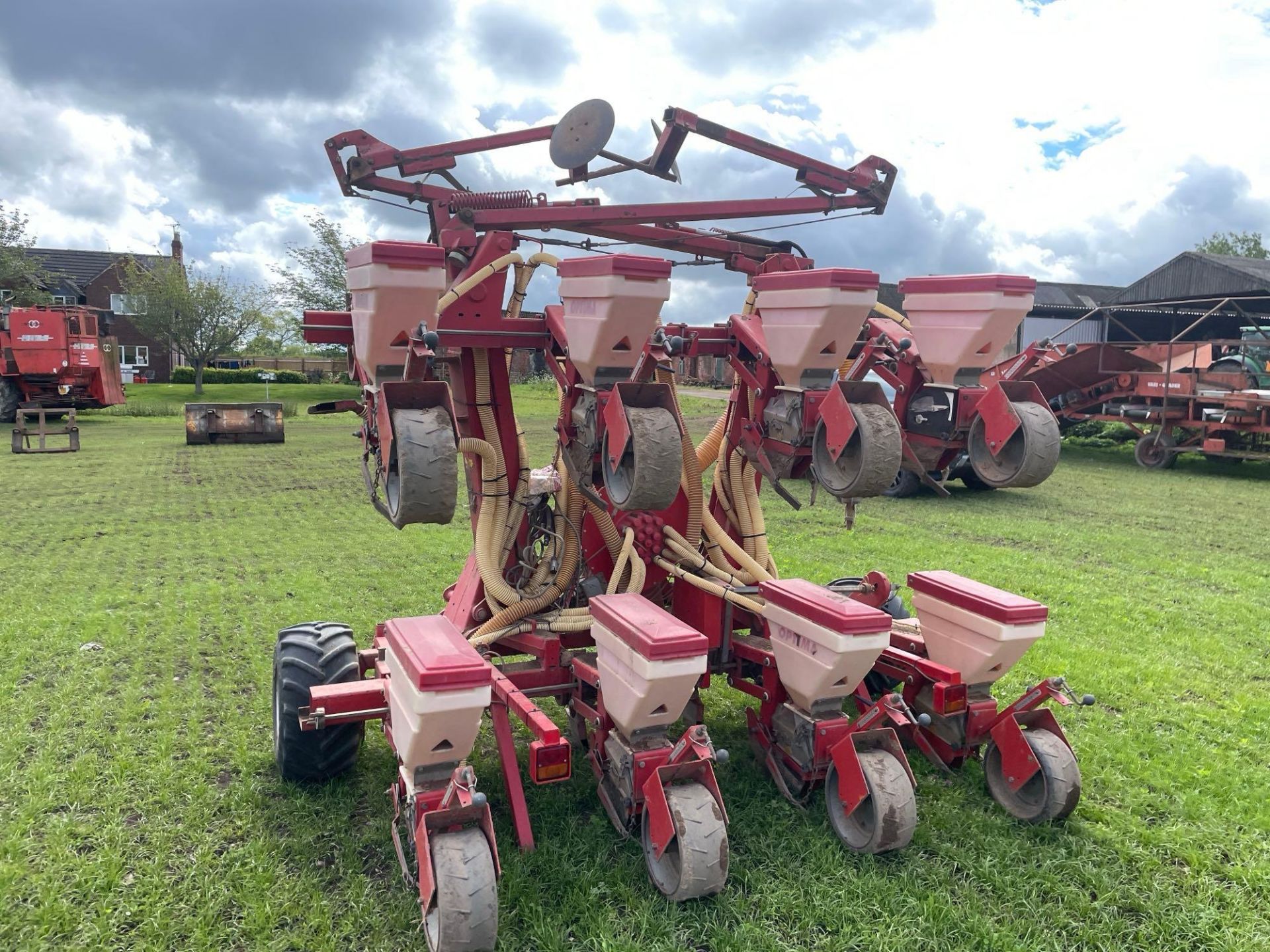 Accord Optima 8 row maize drill with bout markers and wheel track eradicators, hydraulic folding. Se - Image 8 of 14
