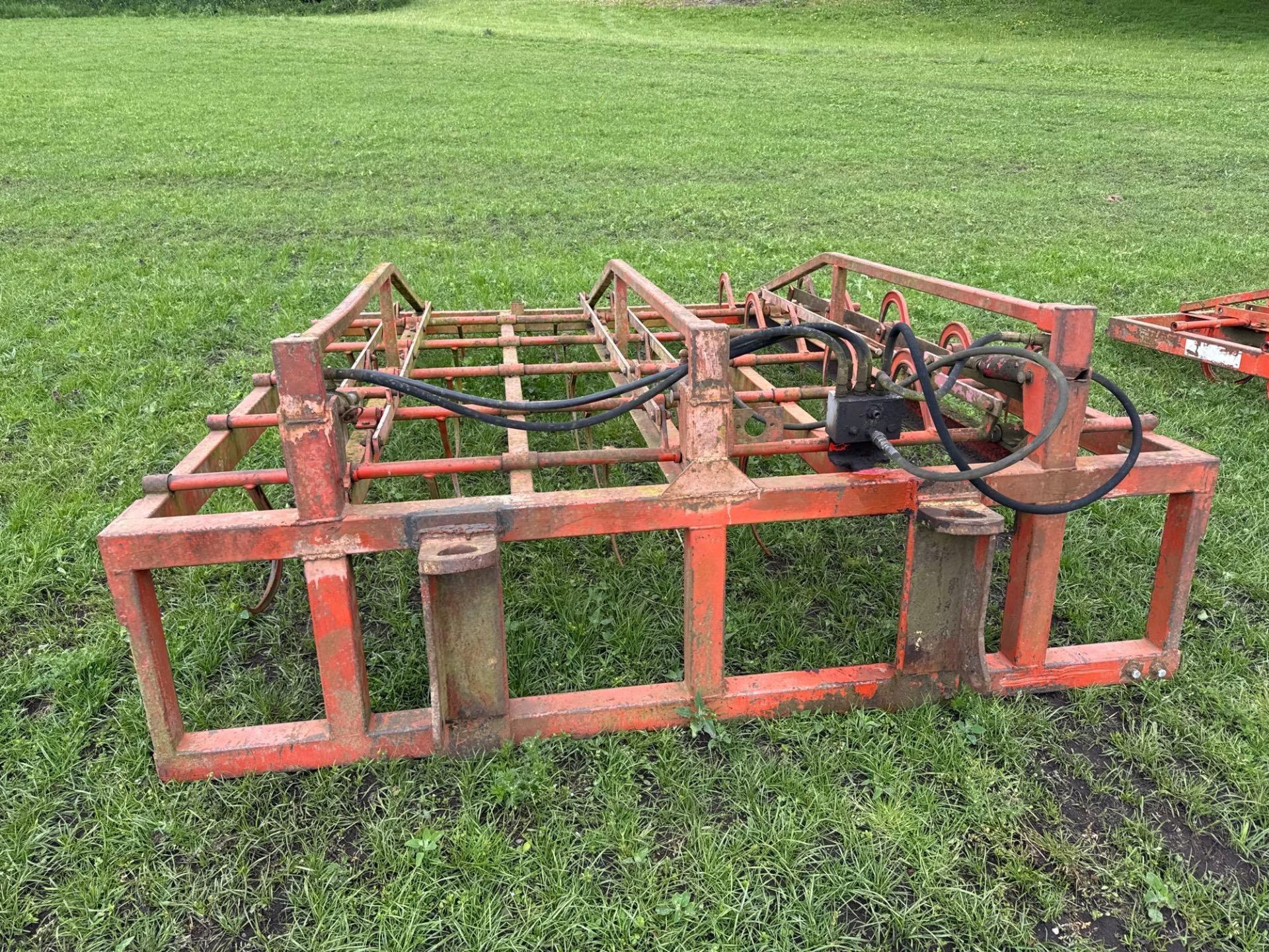 Browns twin bale grab with pin and cone attachments - Image 5 of 11