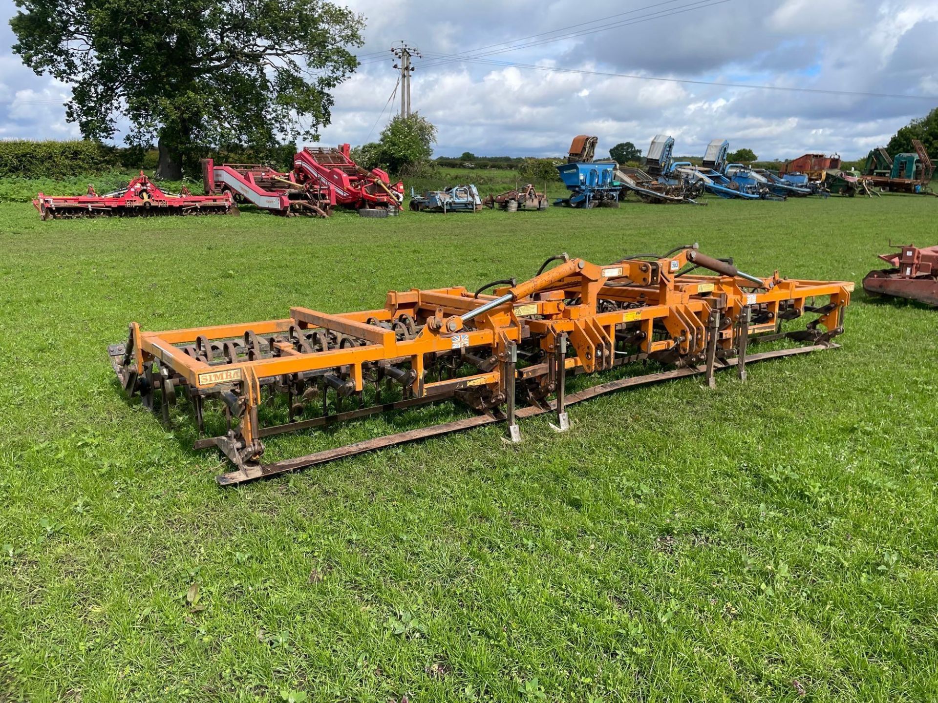 Simba Allfarm 6m spring tine cultivator, wheel track eradicators, front levelling boards, spiral rol - Image 5 of 21